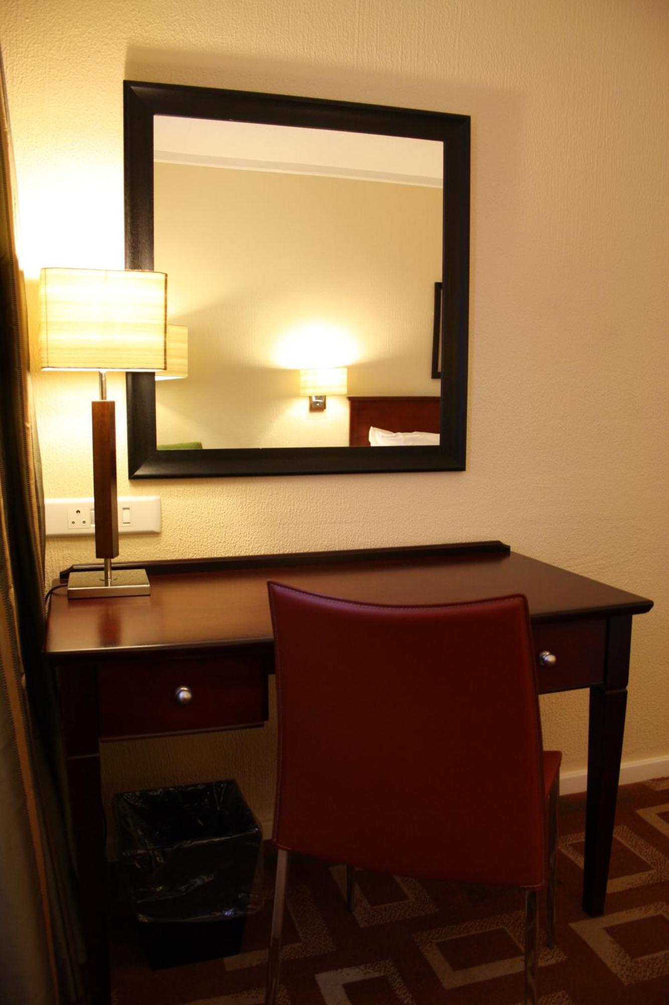 Garden Court Or Tambo International Airport Hotel Kempton Park Buitenkant foto